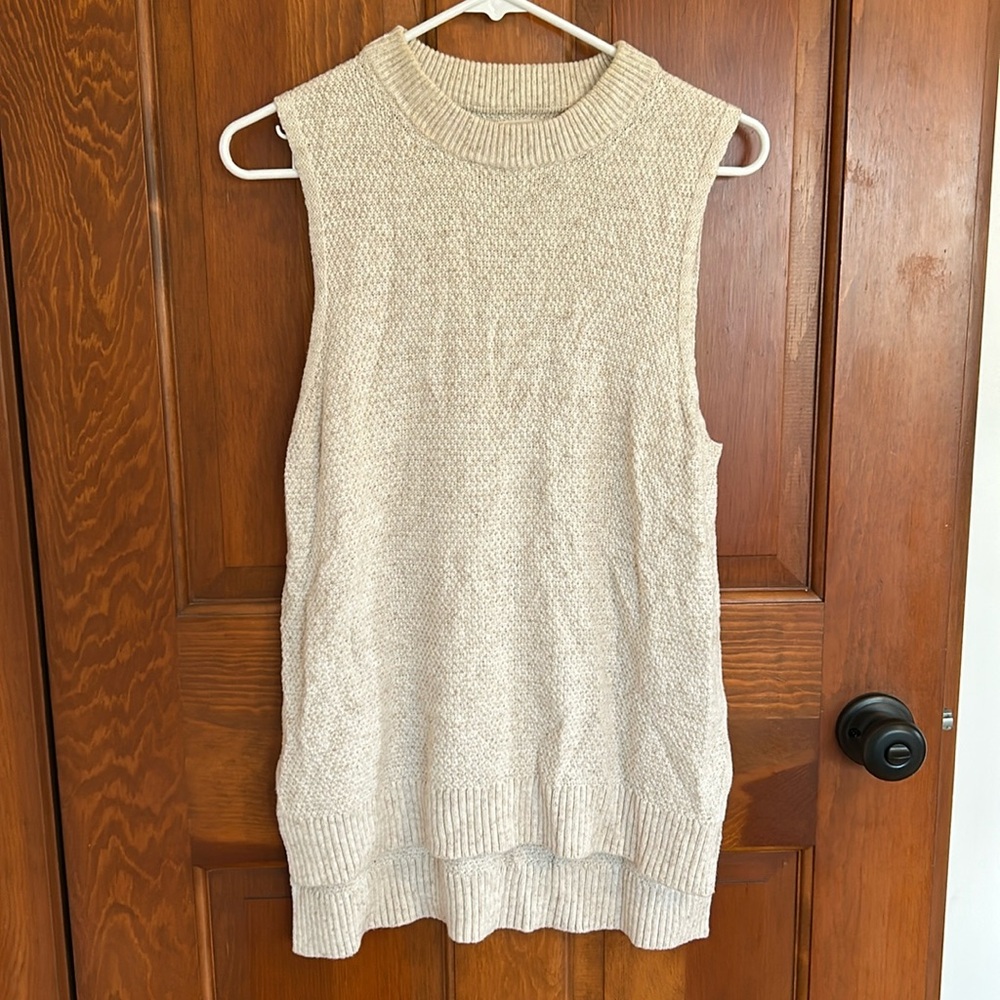 Lou and Grey high low mockneck sweater vest size medium